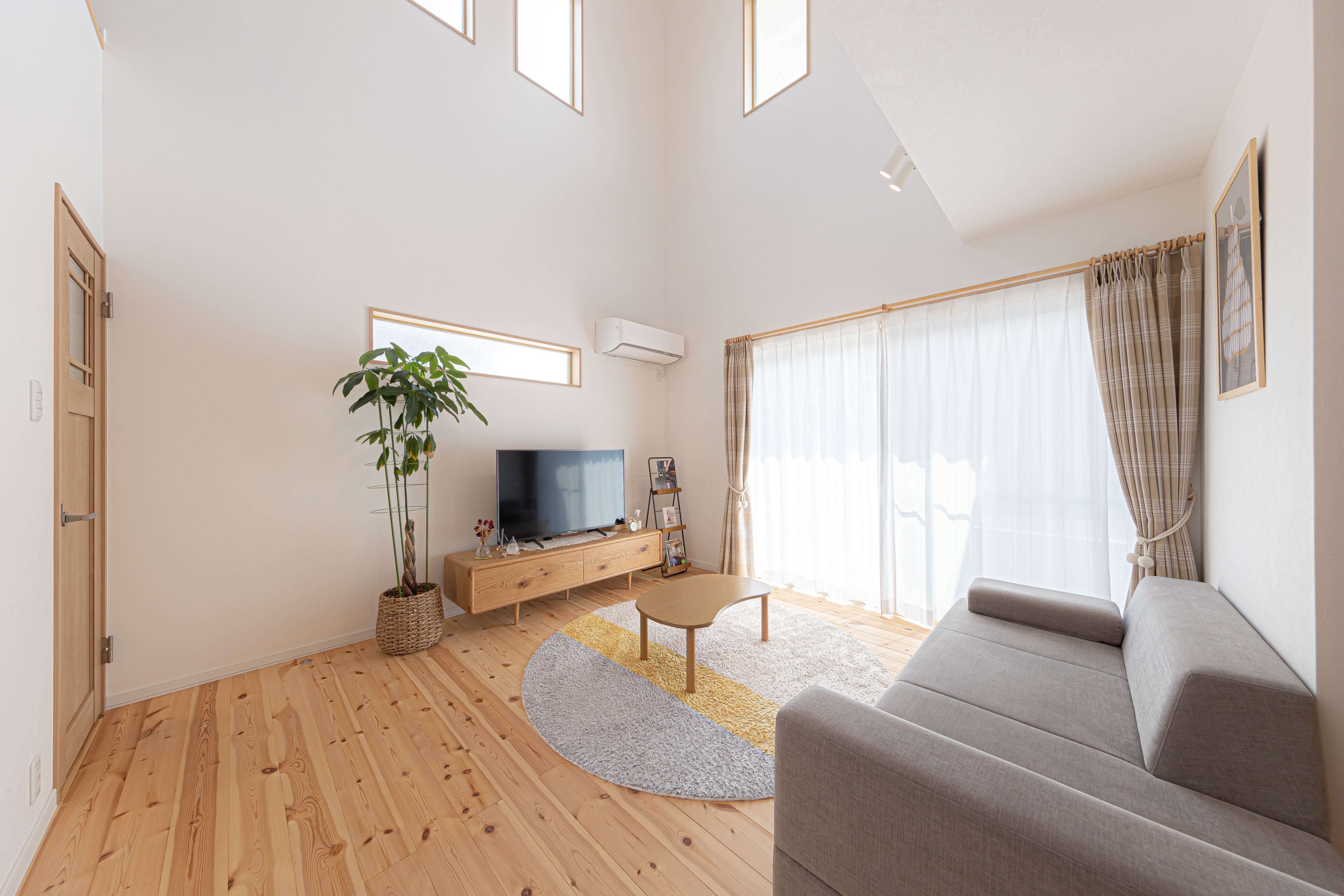 吹抜けの開放感と注文住宅の魅力が融合した新築住宅｜大阪で新築を建てるなら紀州国土建設