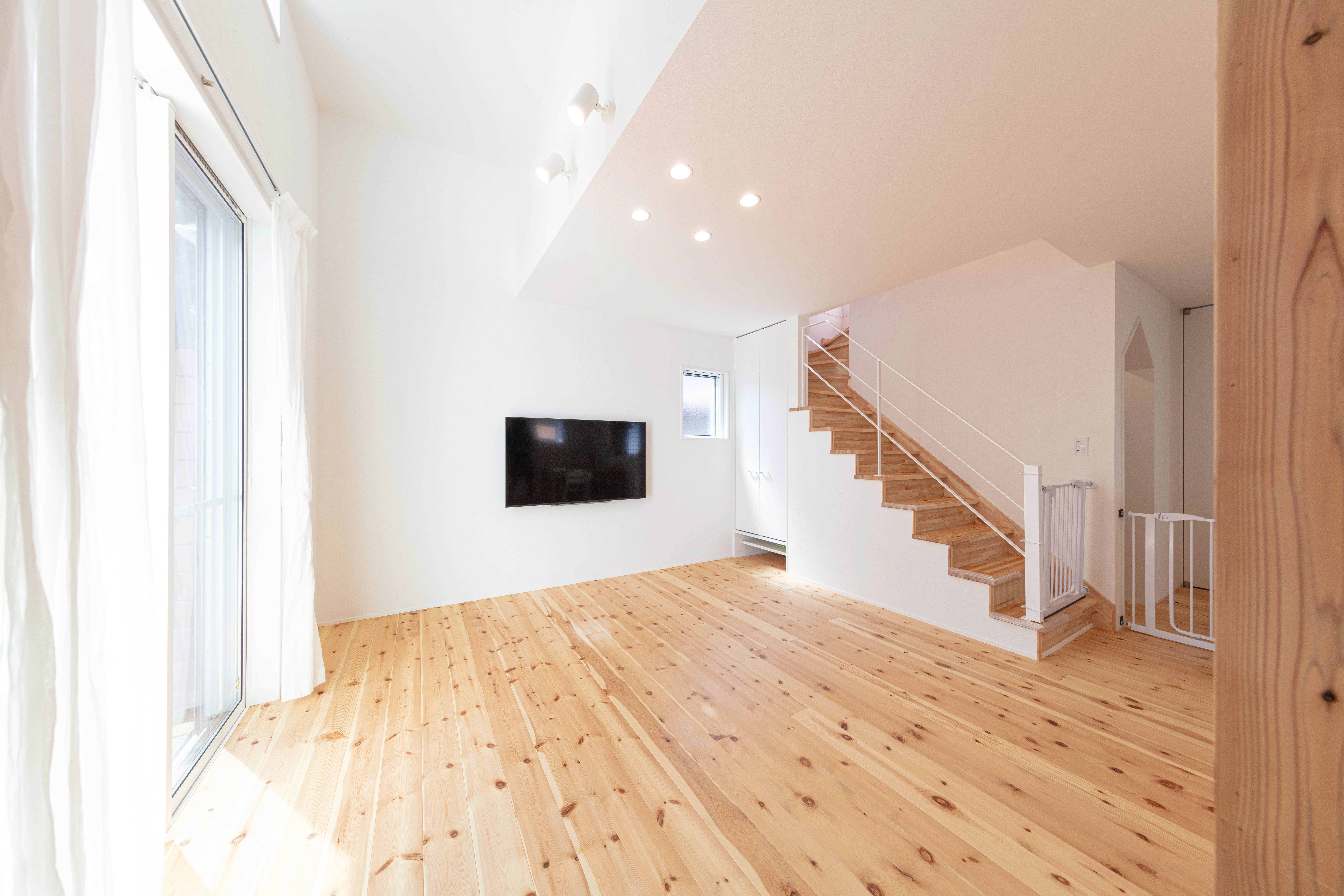 シンプルでありながら強靭な住まいを、あなたに。